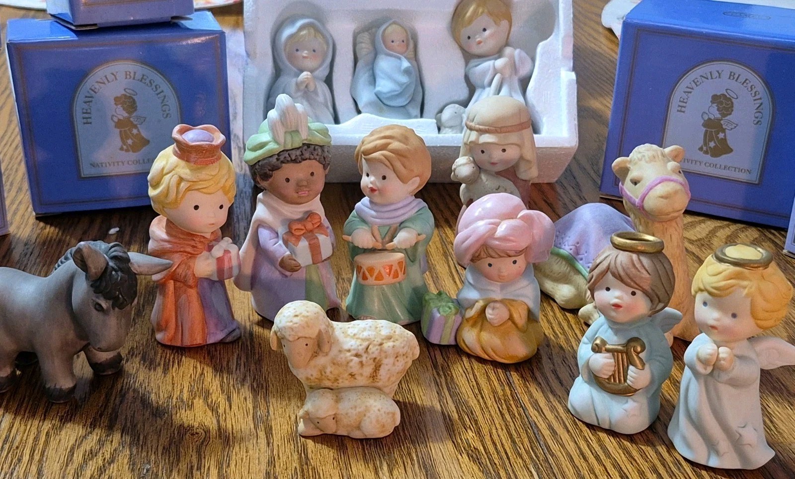 VINTAGE AVON HEAVENLY BLESSINGS NATIVITY SET 1986 FIGURES W/ BOXS- VINTAGE AVON HEAVENLY BLESSINGS NATIVITY SET 1986 FIGURES W/ BOXS-