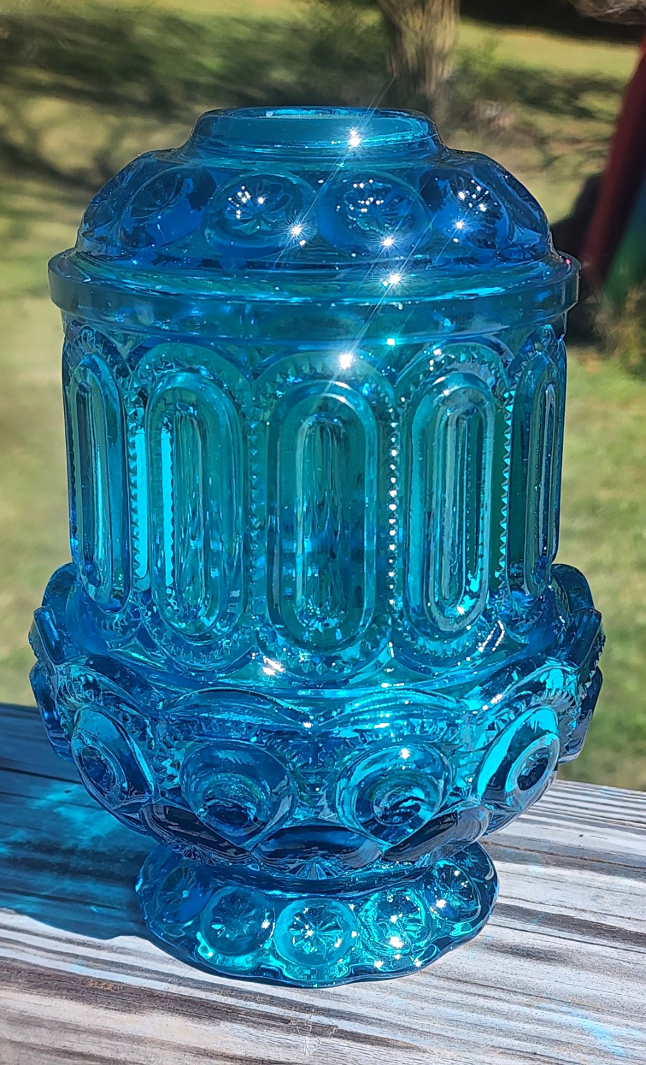 Vintage L.E. Smith Moon and Stars Fairy Lamp in a vibrant colonial/peacock Blue Vintage L.E. Smith Moon and Stars Fairy Lamp in a vibrant colonial/peacock Blue