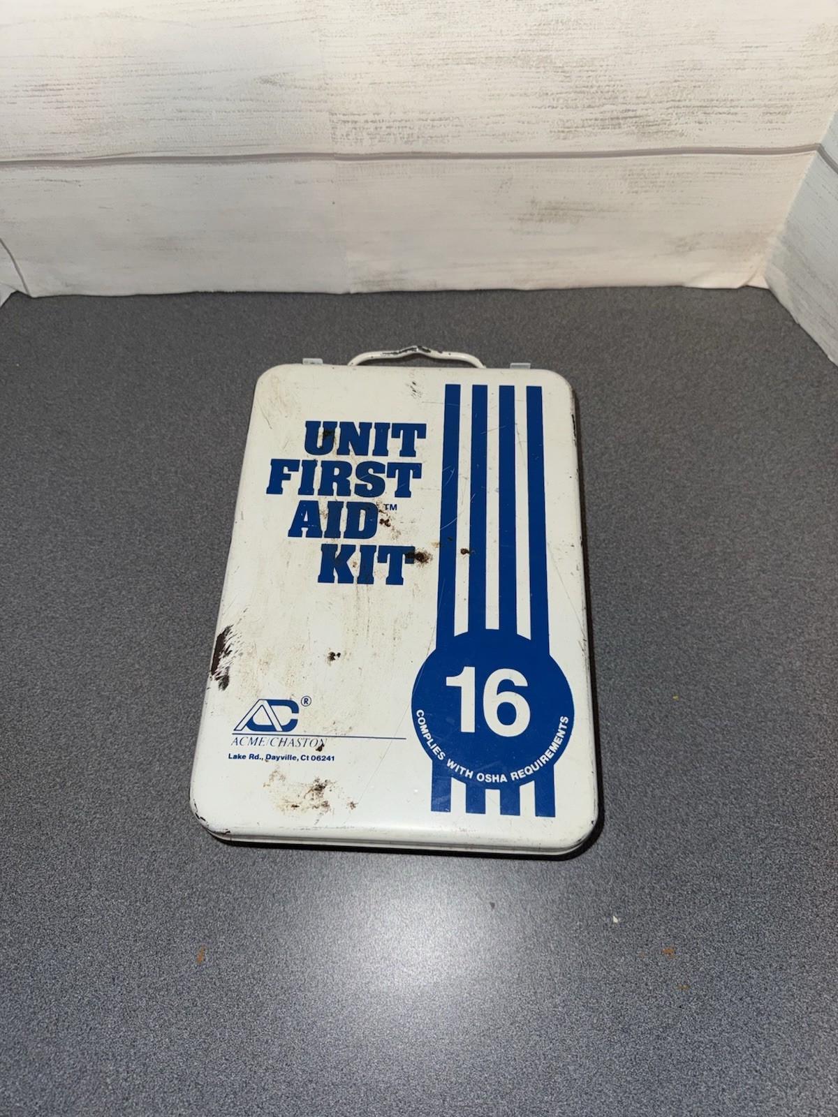 Vintage Unit First Aid Kit , Acme , Metal Box , USA Vintage Unit First Aid Kit , Acme , Metal Box , USA