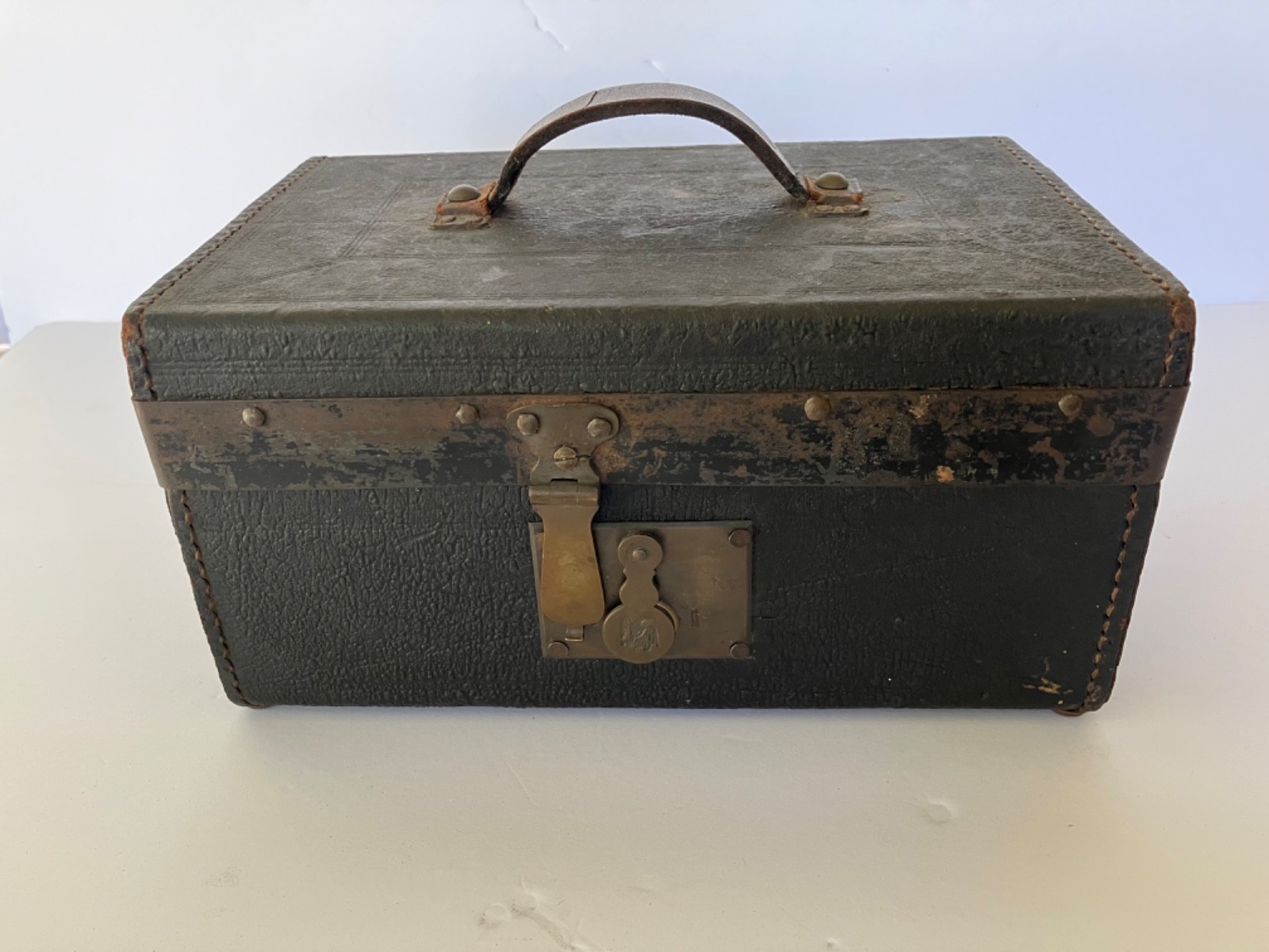 ANTIQUE MINIATURE DOCUMENT BOX SALESMAN SAMPLE TRUNK VICTORIAN ERA CASE WOOD ANTIQUE MINIATURE DOCUMENT BOX SALESMAN SAMPLE TRUNK VICTORIAN ERA CASE WOOD