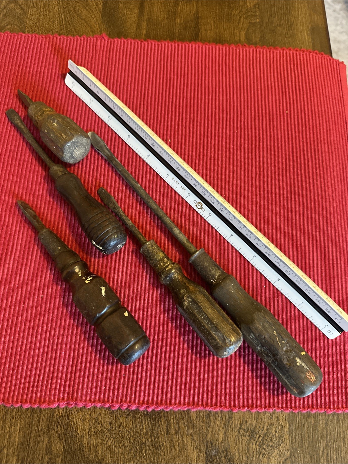 COLLECTION OF VINTAGE WOODEN HANDLED SCREWDRIVERS
