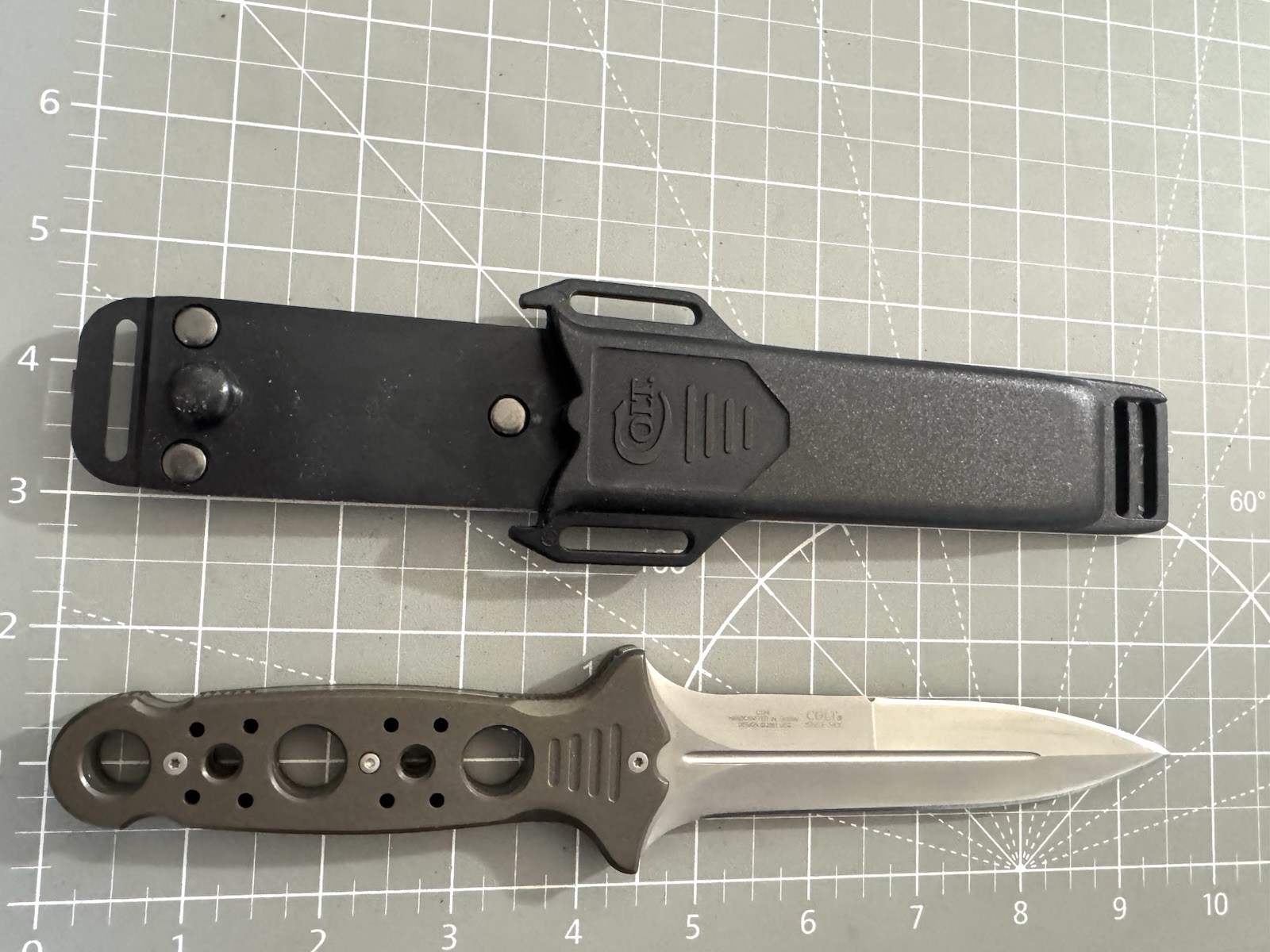 2001 COLT CT94UCG \'Commander\' Gray Aircraft Alum Handle Dagger Knife w Sheath
