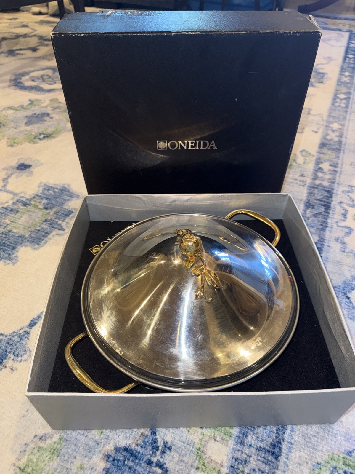 ONEIDA Apples And Twigs Covered Casserole Dish Stainless Steel 10.5x2 Deep ROUND