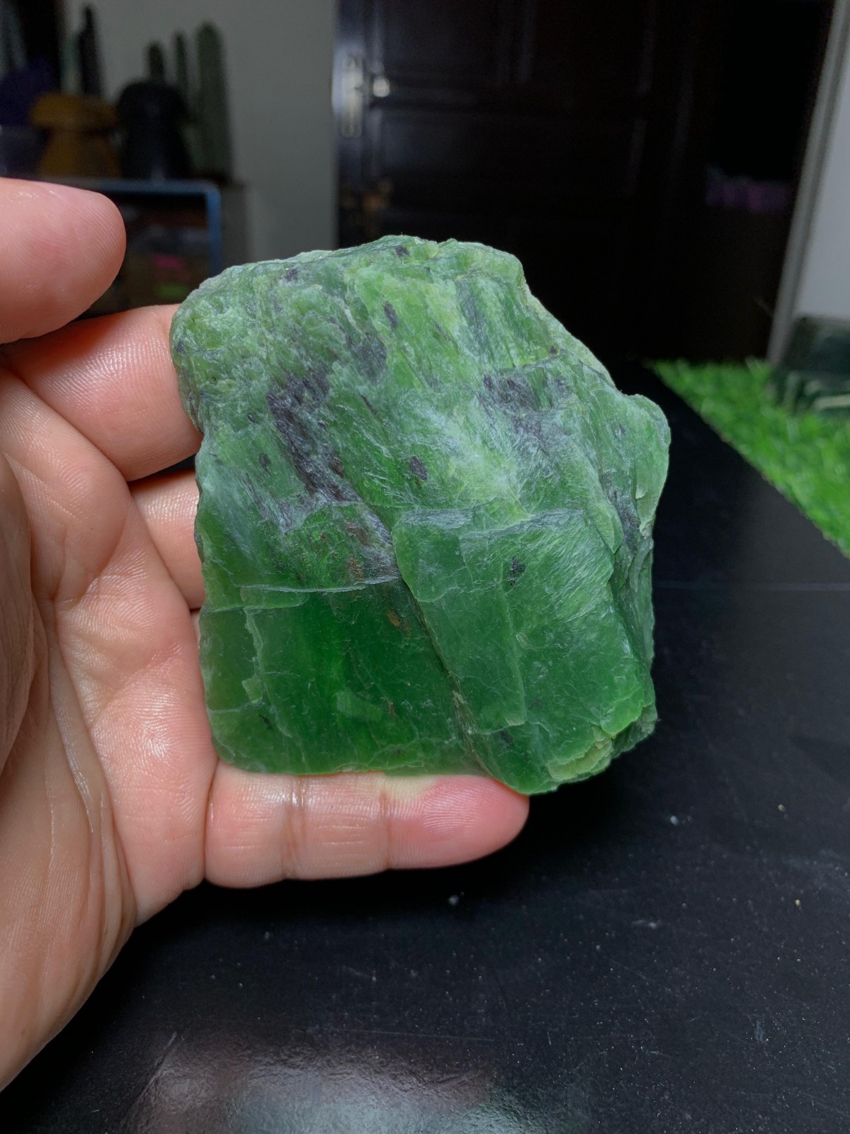 Rough Nephrite Jade Stone 288g / 0.63 lb - 3x2.8x1.1
