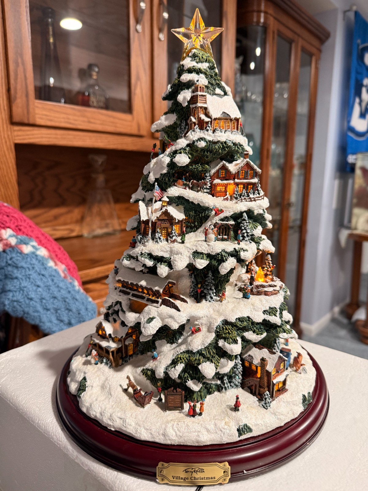 Thomas Kinkade Village Christmas Tree Lighted 2004 Bradford Exchange 15 Thomas Kinkade Village Christmas Tree Lighted 2004 Bradford Exchange 15