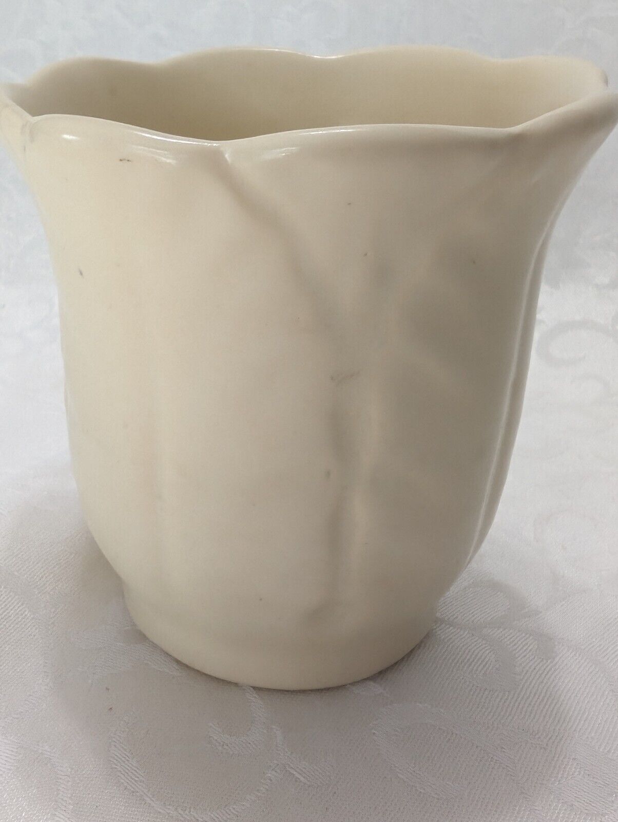 Vtg Scalloped Cream Ceramic Stoneware Embossed Leaves Matte Glaze Planter USA