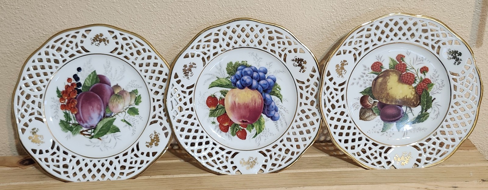 VTG Bavaria Germany Schumann Arzberg Reticulated Plates (3) Gold Trim Fruit