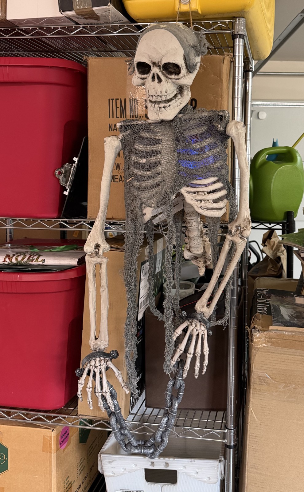Sunstar Vintage Chained Skeleton with Light-Up Heart Sunstar Vintage Chained Skeleton with Light-Up Heart