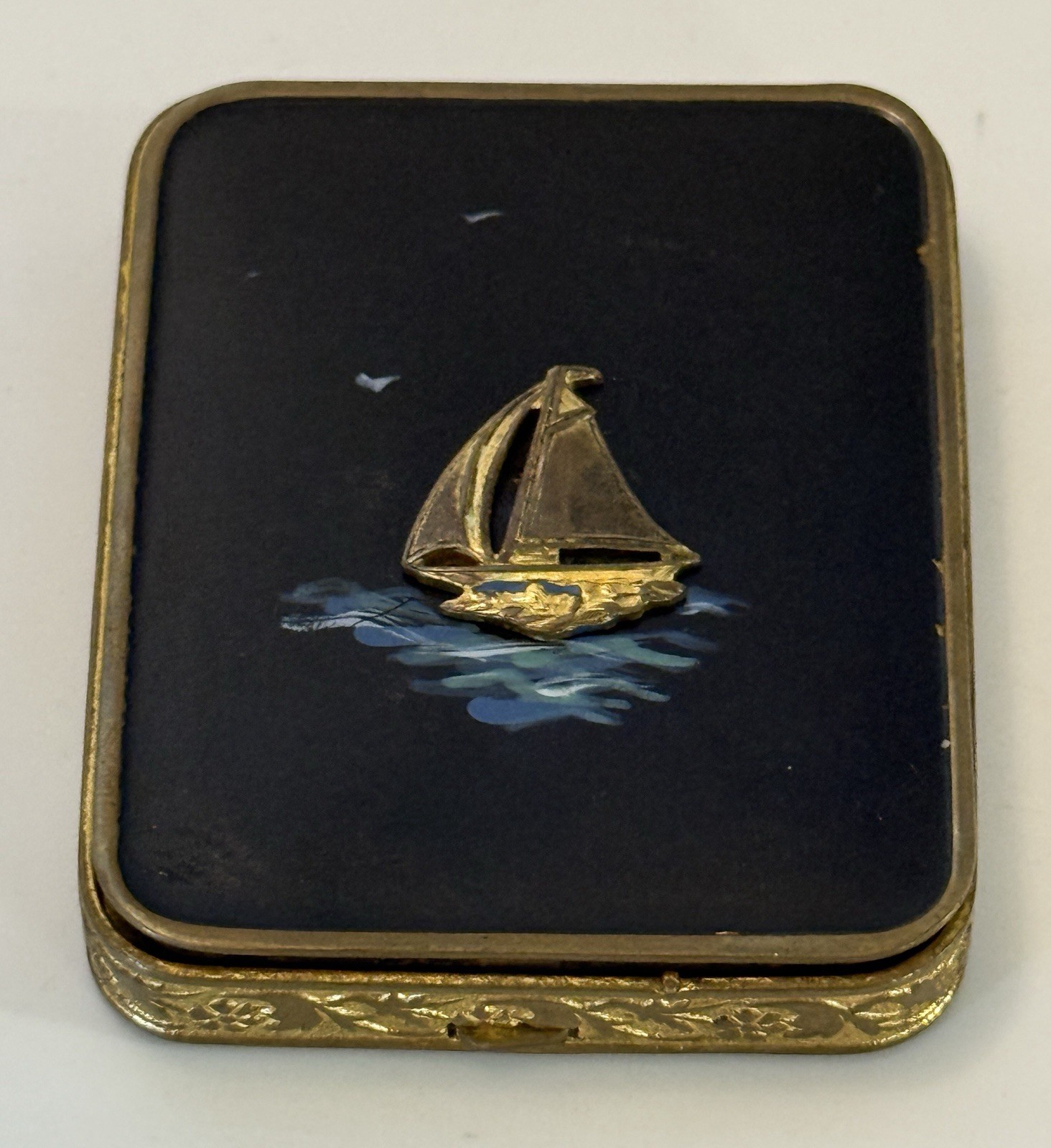 Vintage Foster Art Deco Compact Sailboat Enamel Makeup Powder Rouge Vanity Case Vintage Foster Art Deco Compact Sailboat Enamel Makeup Powder Rouge Vanity Case
