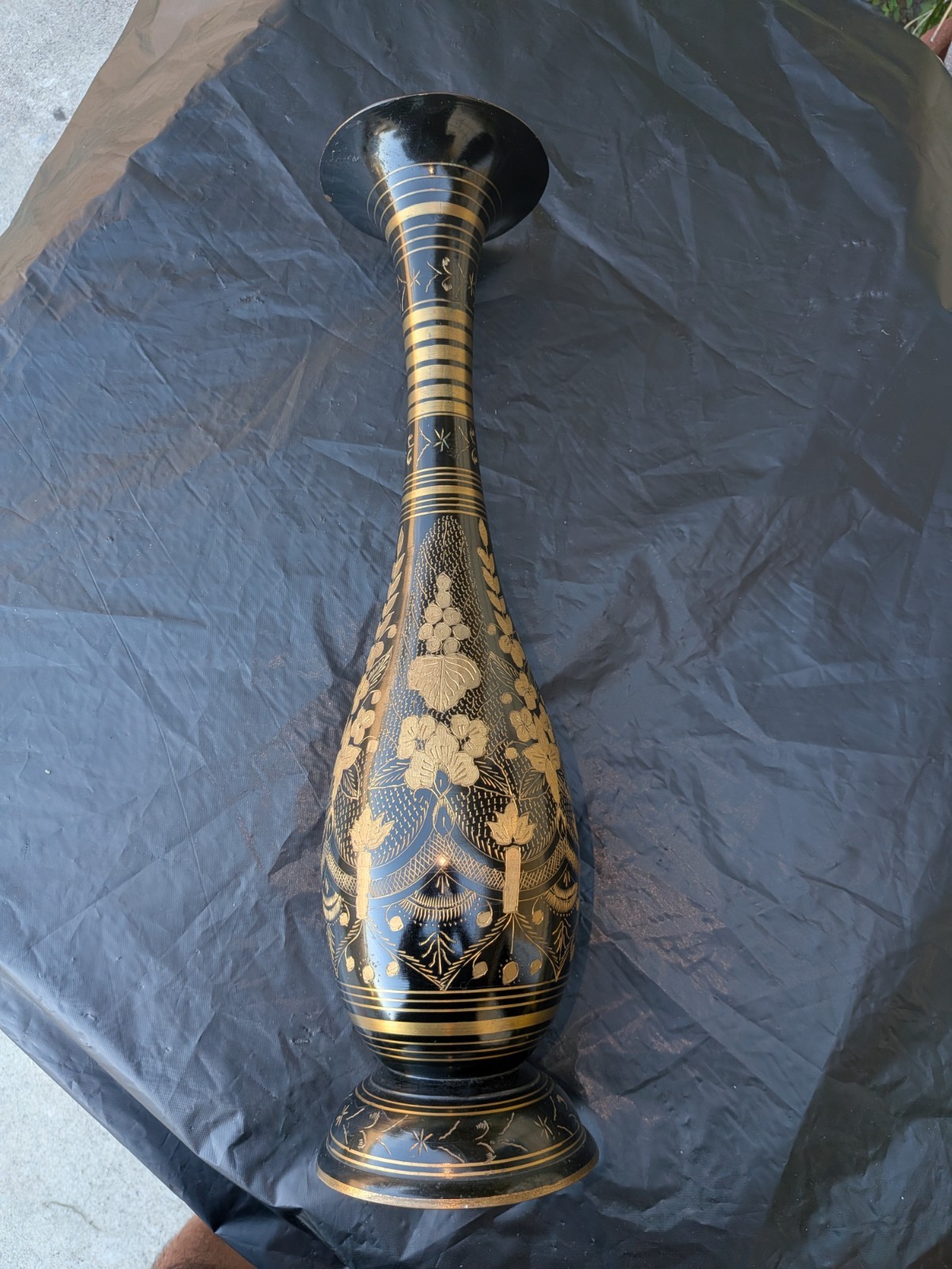 Vtg LARGE 18” Indian Etched Brass Black Lacquer Floor Vase Ruffled Rim 1970s Vtg LARGE 18” Indian Etched Brass Black Lacquer Floor Vase Ruffled Rim 1970s