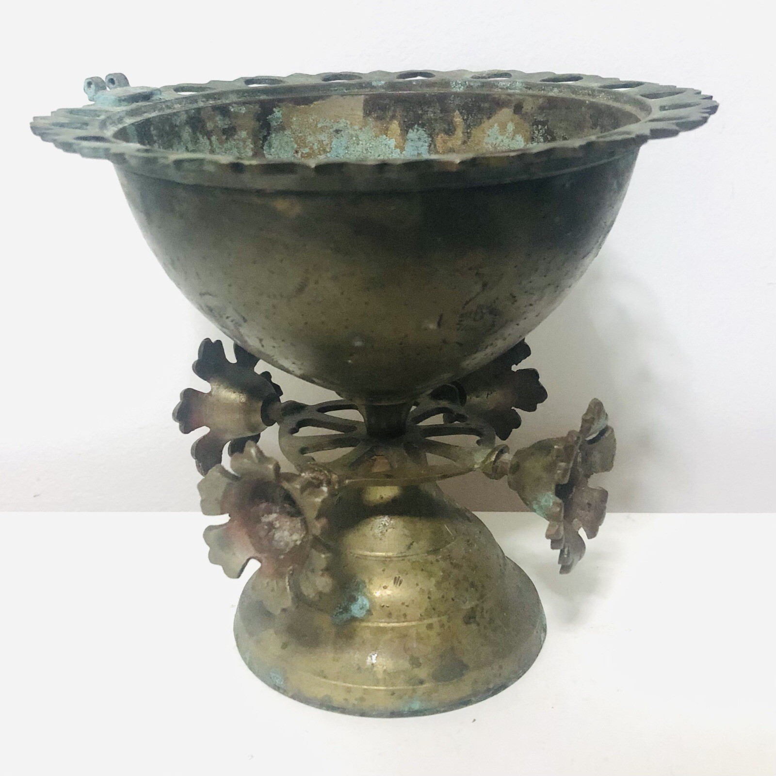 Antique bronze vessel missing lid