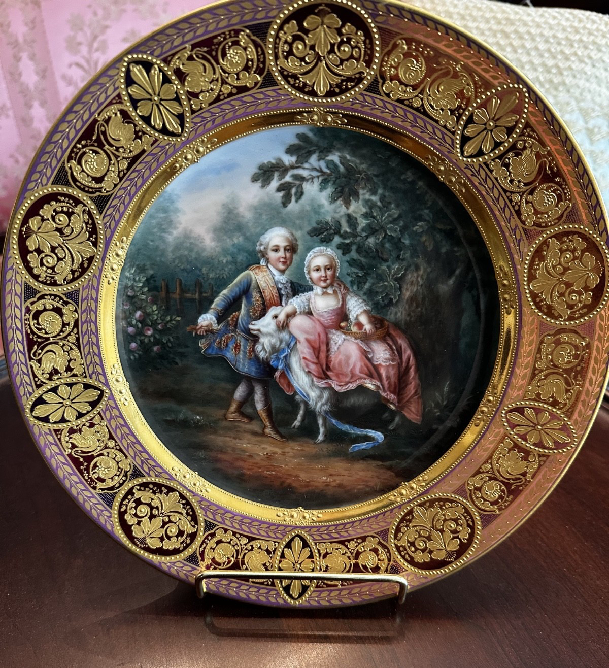 HUTSCHENREUTHER ROYAL VIENNA PLATE SIGNED BY WAGNER \ HUTSCHENREUTHER ROYAL VIENNA PLATE SIGNED BY WAGNER \
