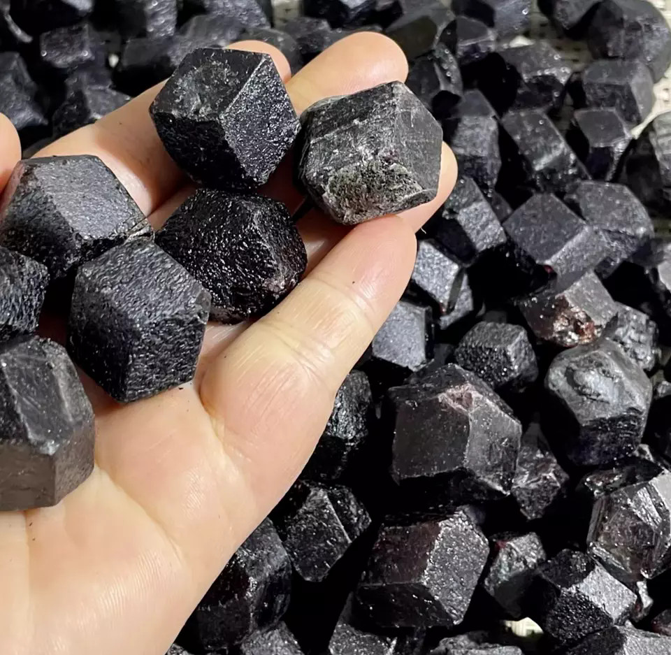 50Pcs 1000g Natural Rare garnet gemstone Crystal Rough Mineral Specimen 02 50Pcs 1000g Natural Rare garnet gemstone Crystal Rough Mineral Specimen 02