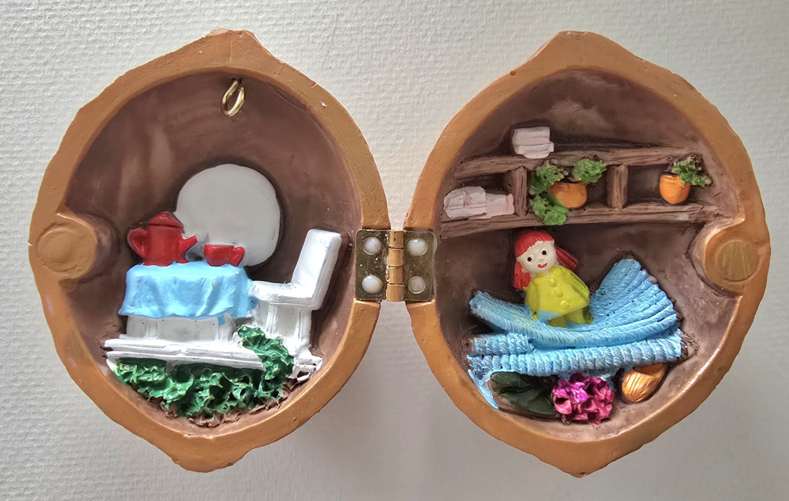 Set Of 2 Walnut Shell Miniature Dollhouse World Library/ Study 3D Scene Decor Set Of 2 Walnut Shell Miniature Dollhouse World Library/ Study 3D Scene Decor