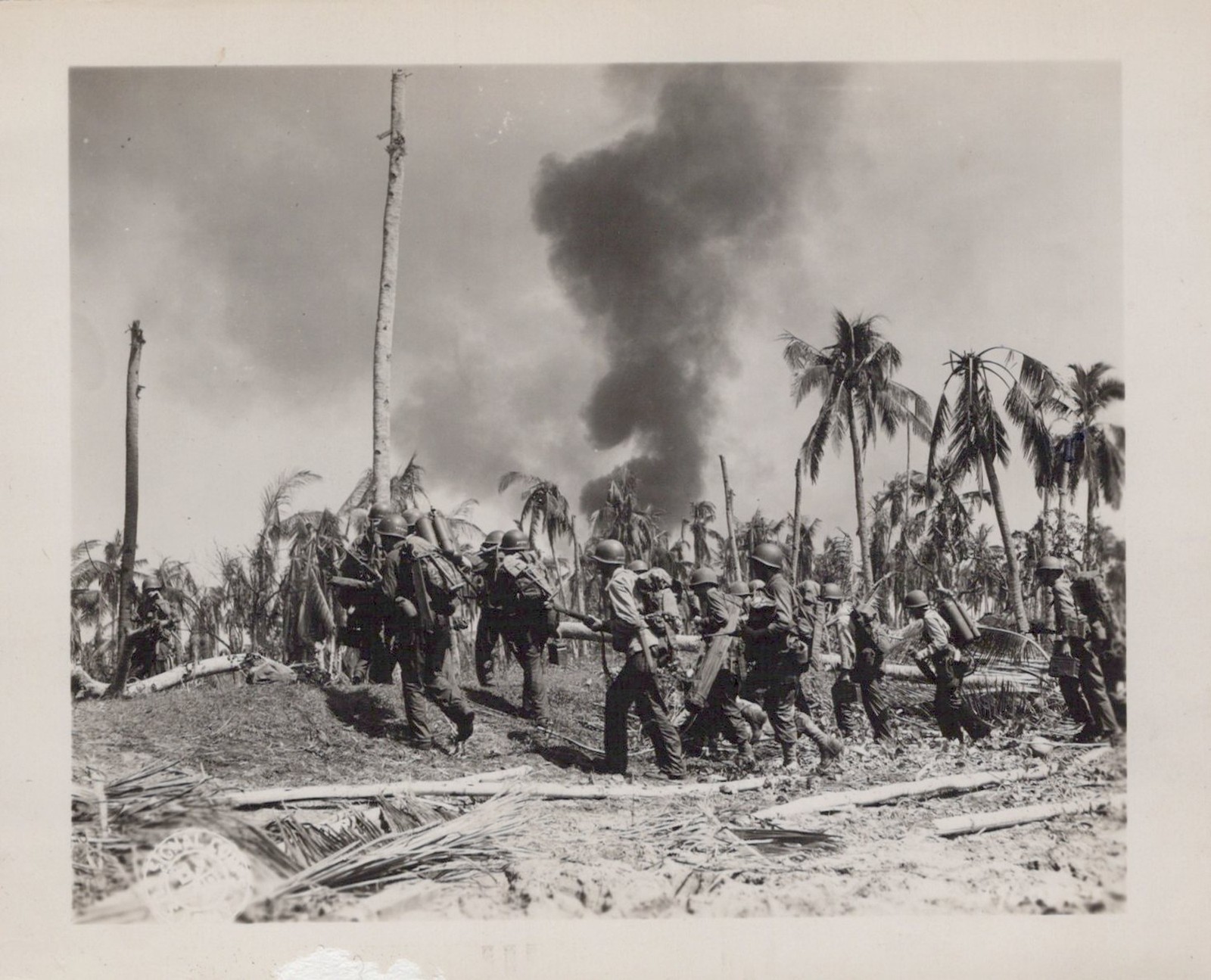 WW2 7th Div Leyte Philippines troops advance RARE 1944 - Original Photo