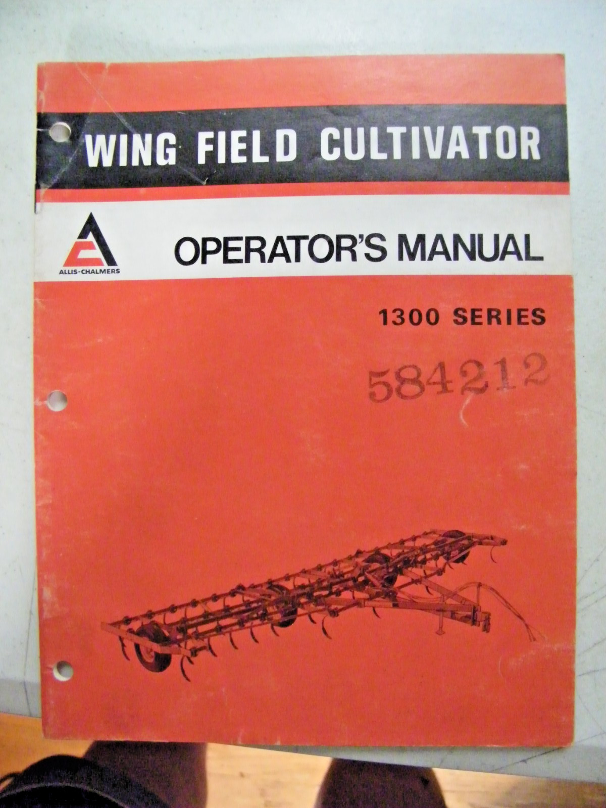 Allis Chalmers Model 1300 Wing Field Cultivator Operators Manual 1976