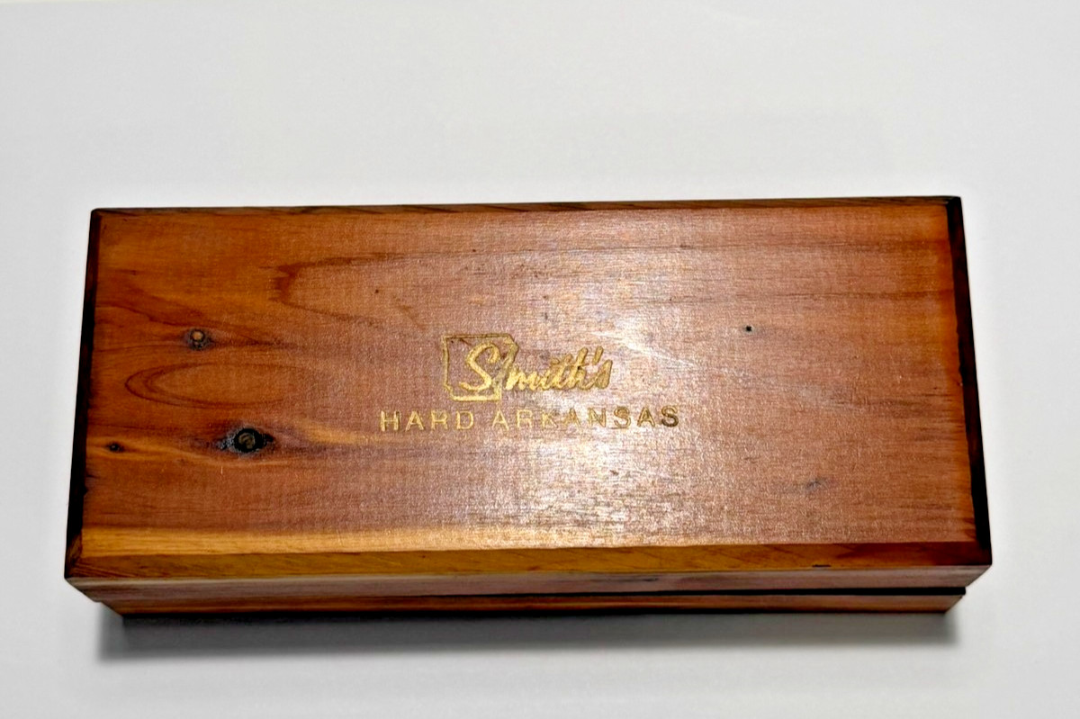 Vintage Hard Arkansas Smiths Natural Sharpening Oil Stone With Wooden Box
