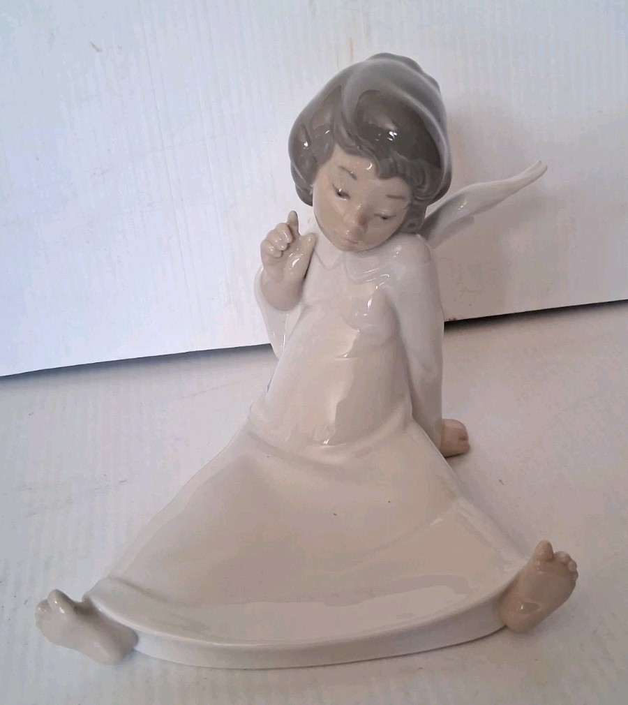 Lladro Figurine Angel Wondering Large Mint Condition Vintage No Box