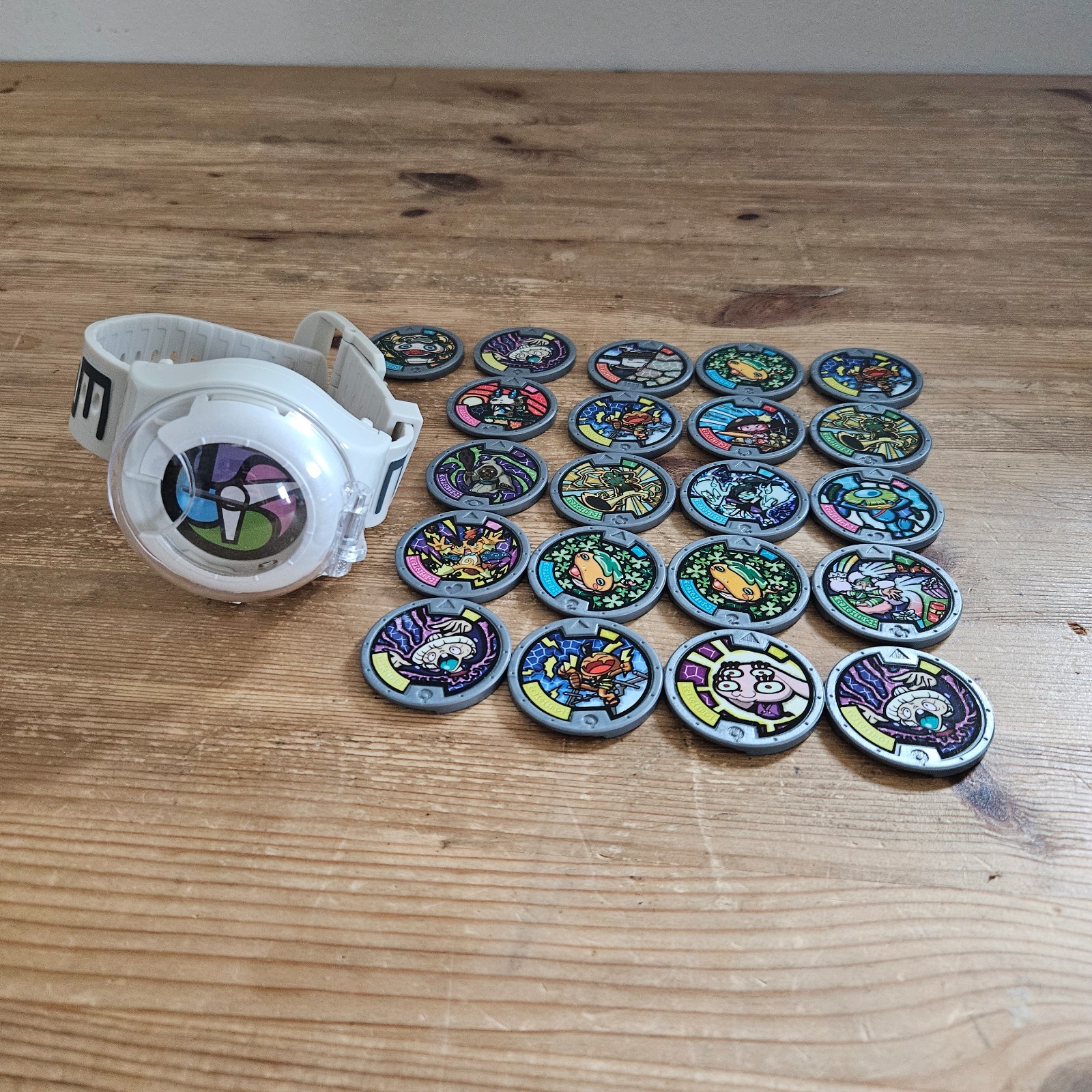 Hasbro Yokai Watch 1 watch, 21 medals. YO-KAI