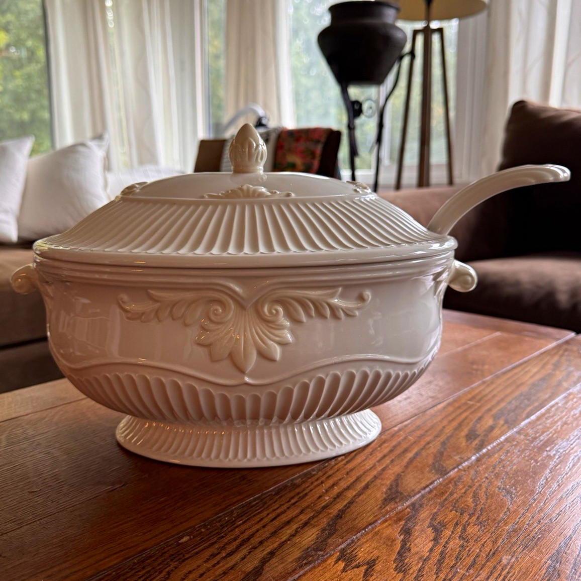 Lenox Butler's Pantry 3 Qt White Ceramic Oval Soup Tureen w/ Lid & Ladle Box Lenox Butler's Pantry 3 Qt White Ceramic Oval Soup Tureen w/ Lid & Ladle Box