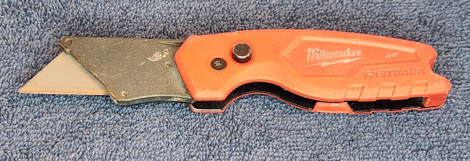 Red MILWAUKEE Locking Folding Utility Knife, 48-22-1500