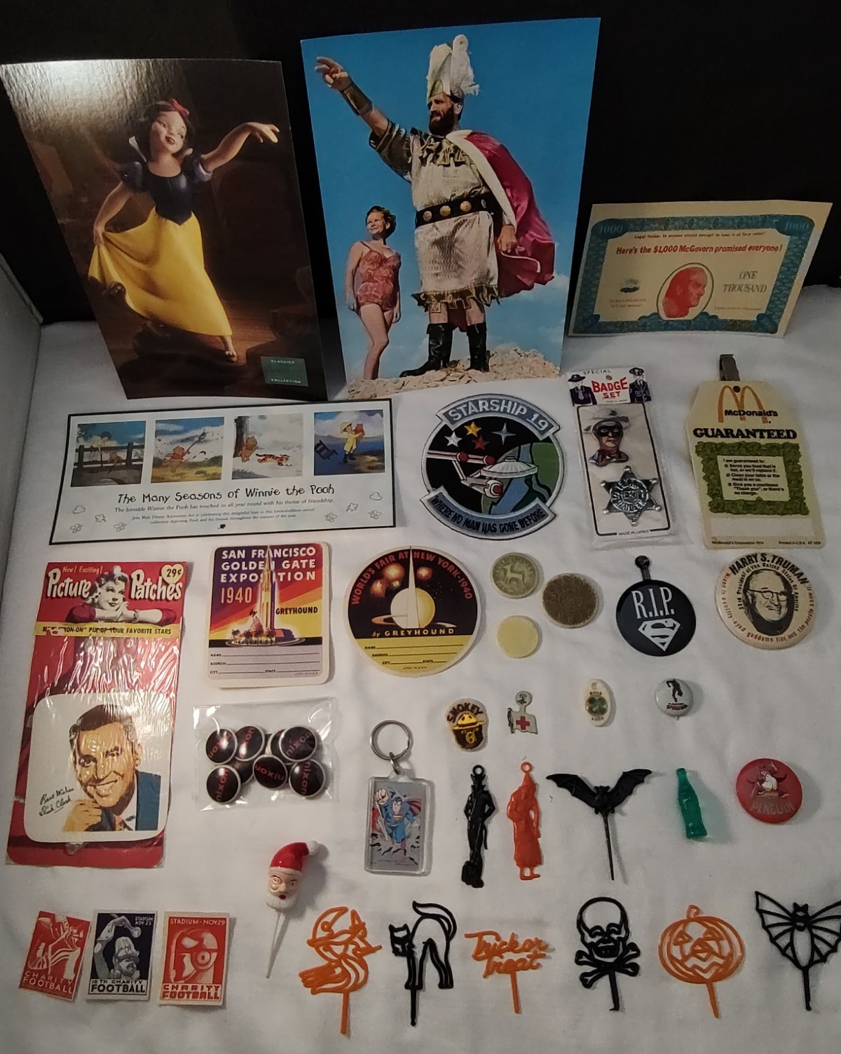 Large Lot of Vintage Collectibles Excellent to Near Mint