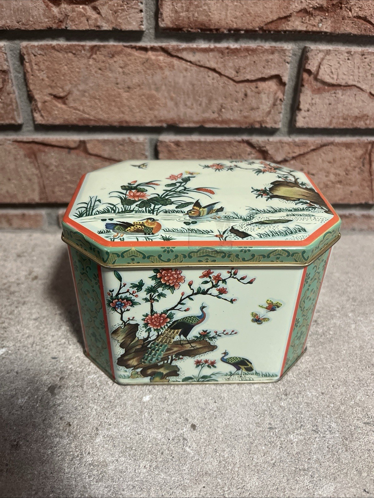 Vintage Daher Tin Peacocks Floral Asian Inspired Hinged Lid Made In England