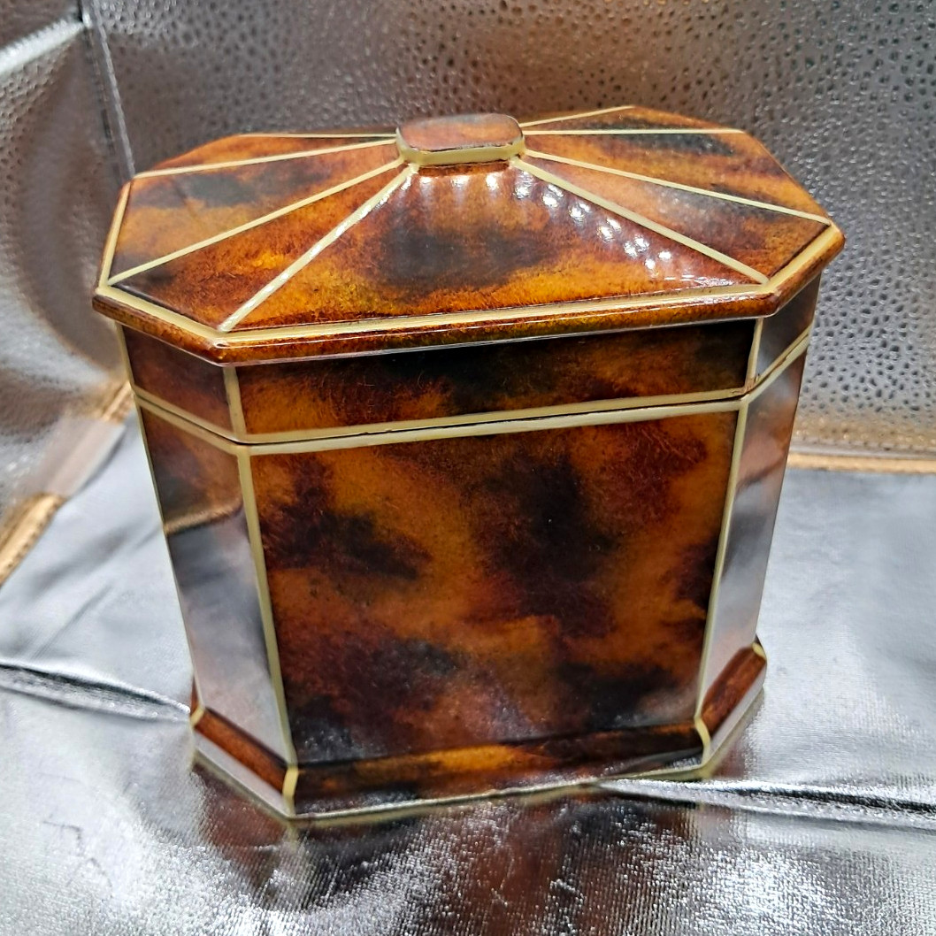 Chinese Tortise shell tea caddy from late 19th century. Rare Chinese Tortise shell tea caddy from late 19th century. Rare