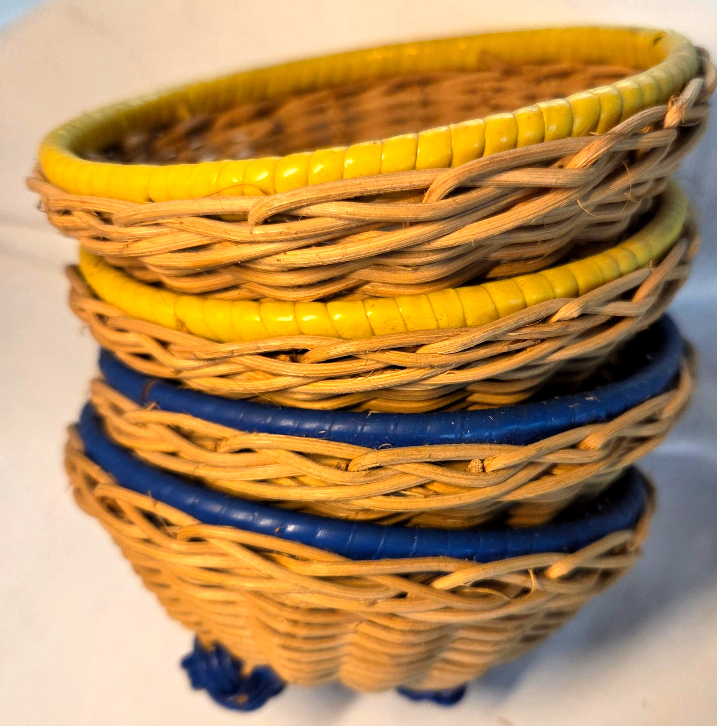 Set of 4 Vtg 1970s Wicker Snack Baskets w/ Blue Yellow Feet 5 Set of 4 Vtg 1970s Wicker Snack Baskets w/ Blue Yellow Feet 5