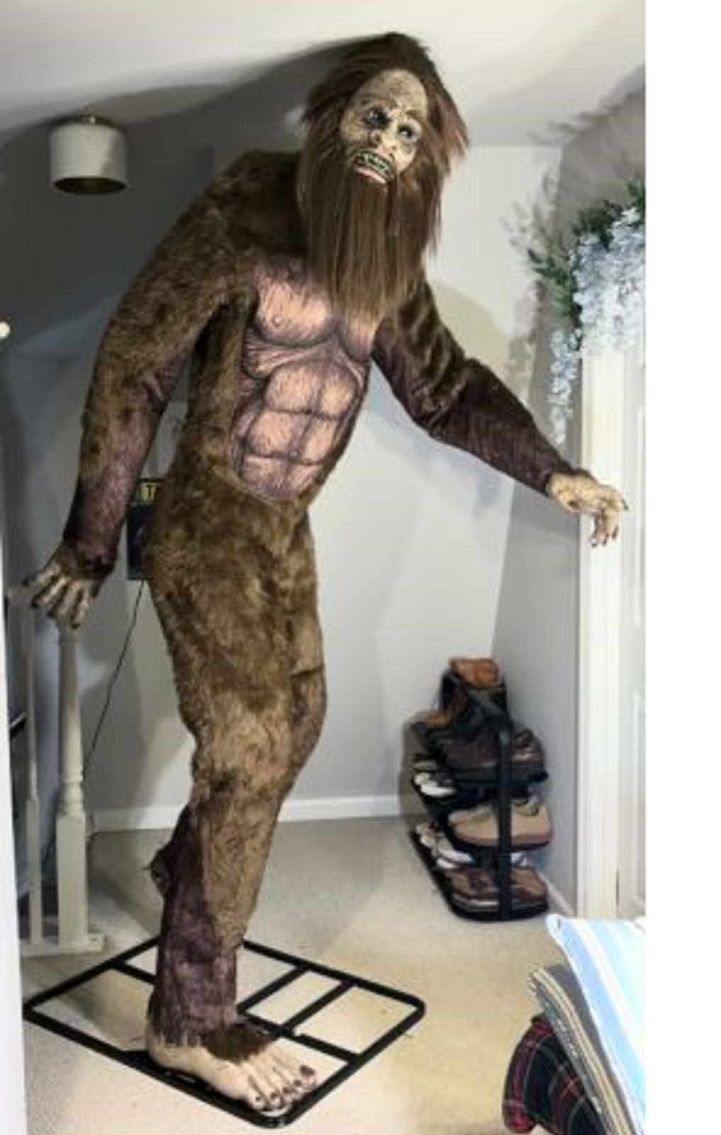7.7FT SASQUATCH BIGFOOT CRYPTID ANIMATRONIC LIFE SIZE STEP PAD VOLUME CONTROL 7.7FT SASQUATCH BIGFOOT CRYPTID ANIMATRONIC LIFE SIZE STEP PAD VOLUME CONTROL