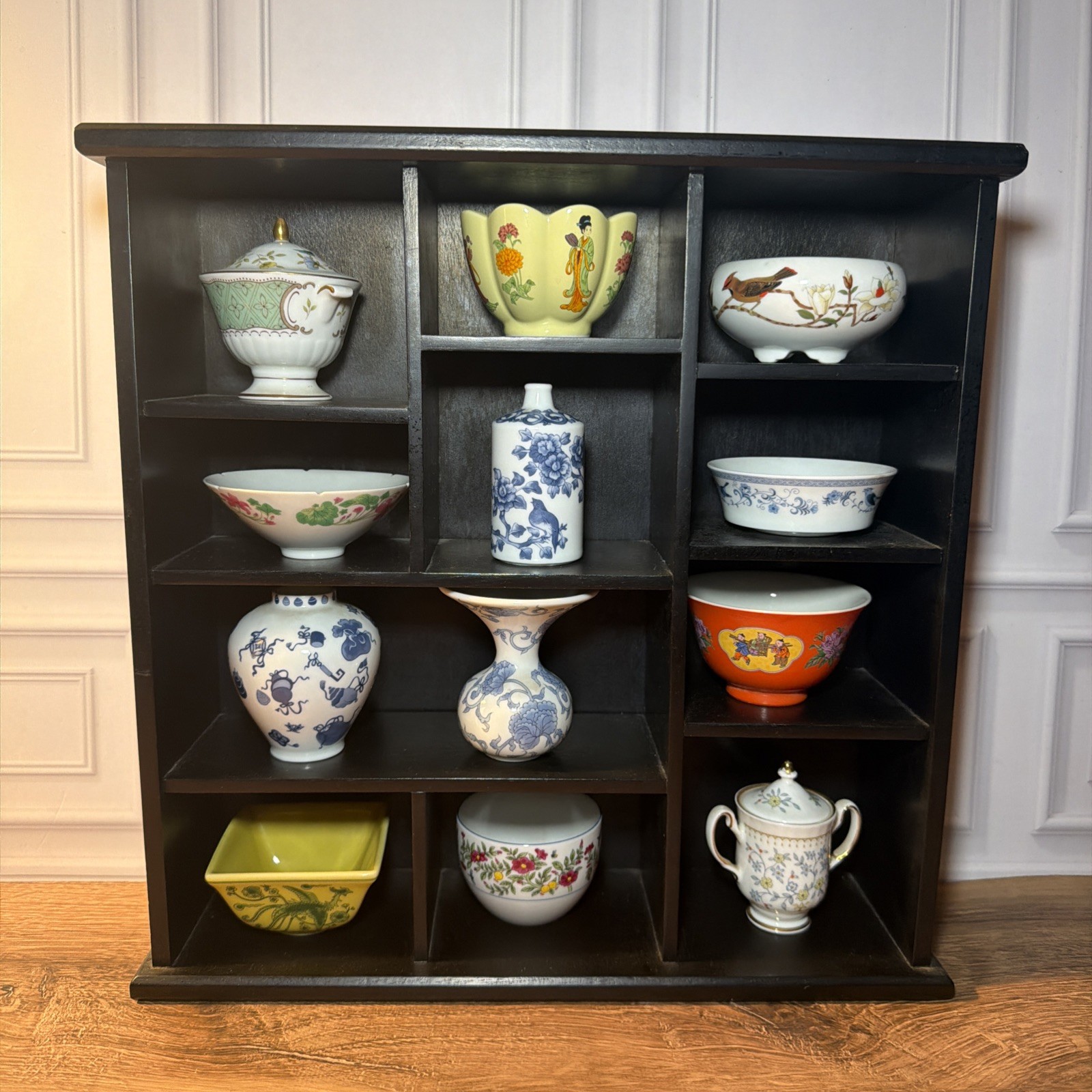 12 Franklin Mint 1983 Imperial Dynasty Miniature Vases Set With Shadow Box 12 Franklin Mint 1983 Imperial Dynasty Miniature Vases Set With Shadow Box