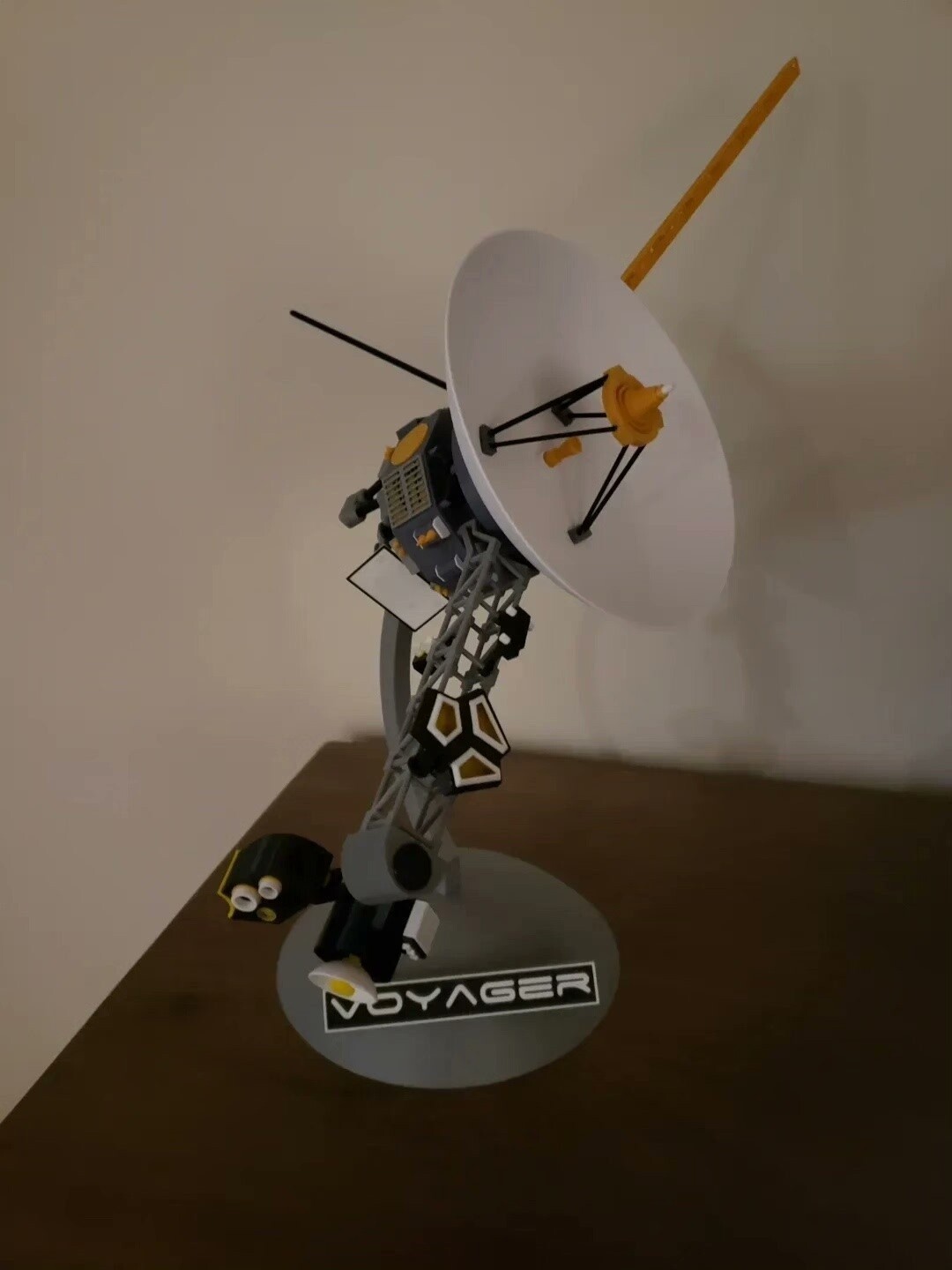 Voyager1 3D Printed Assembled 1/24 Model Replica for Space Exploration Fans Gift