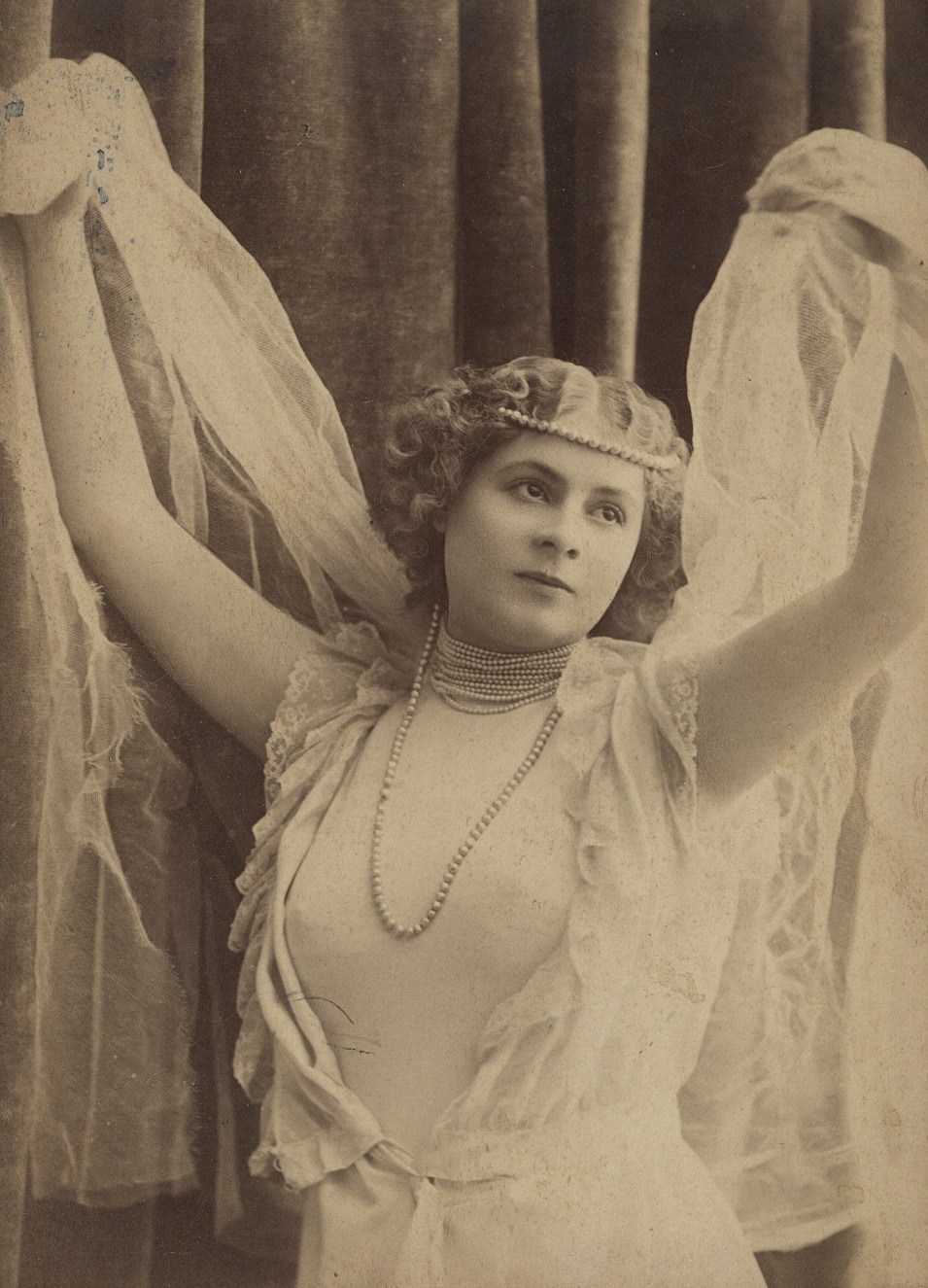 c. 1890's Beautiful Woman Albumen Cabinet Photo Léopold-Émile Reutlinger c. 1890's Beautiful Woman Albumen Cabinet Photo Léopold-Émile Reutlinger