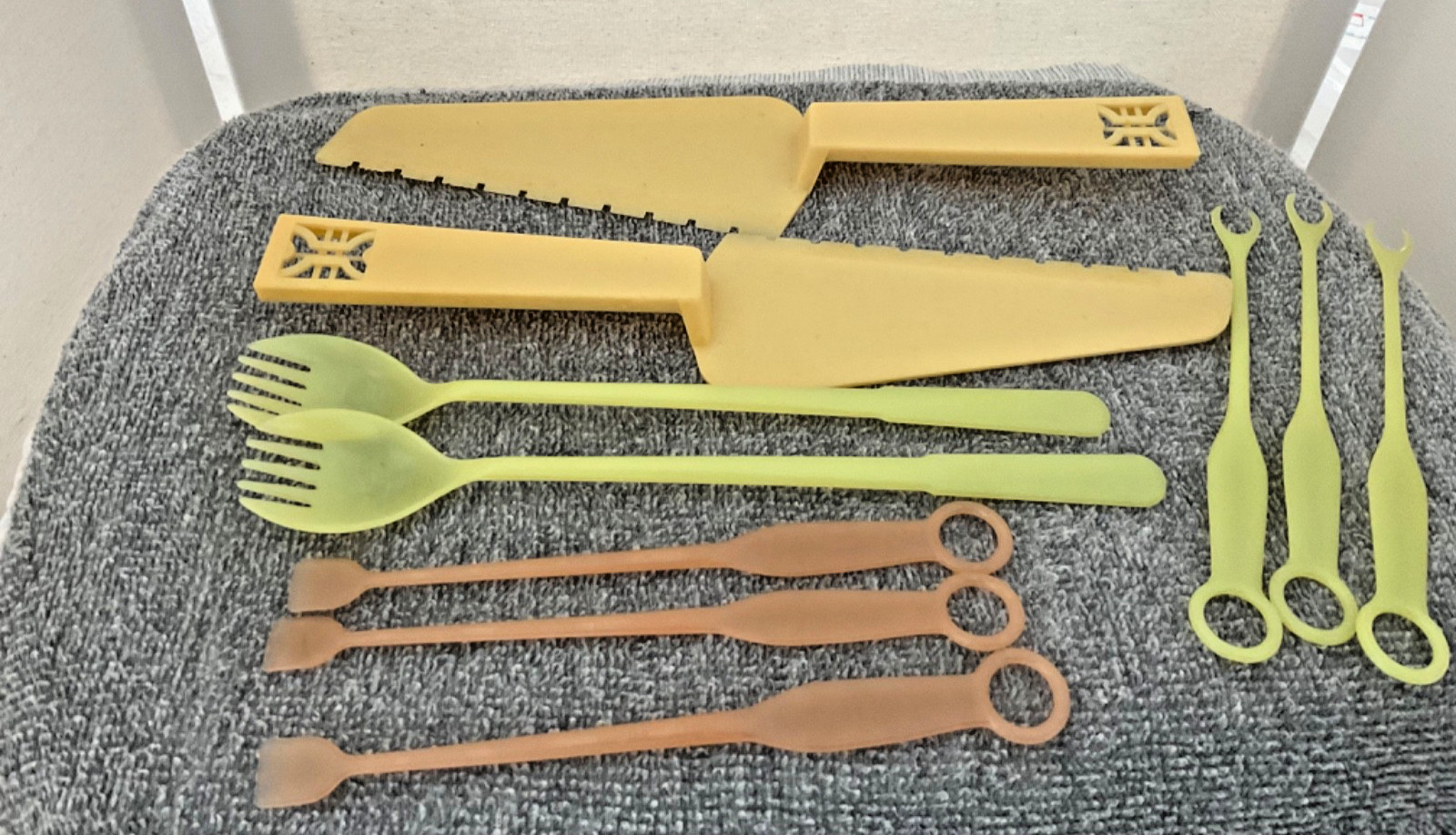 NOS Vintage Tupperware Lot of 10 UNUSED PARTY GIFTS RETRO KITCHEN GADGETS NOS Vintage Tupperware Lot of 10 UNUSED PARTY GIFTS RETRO KITCHEN GADGETS