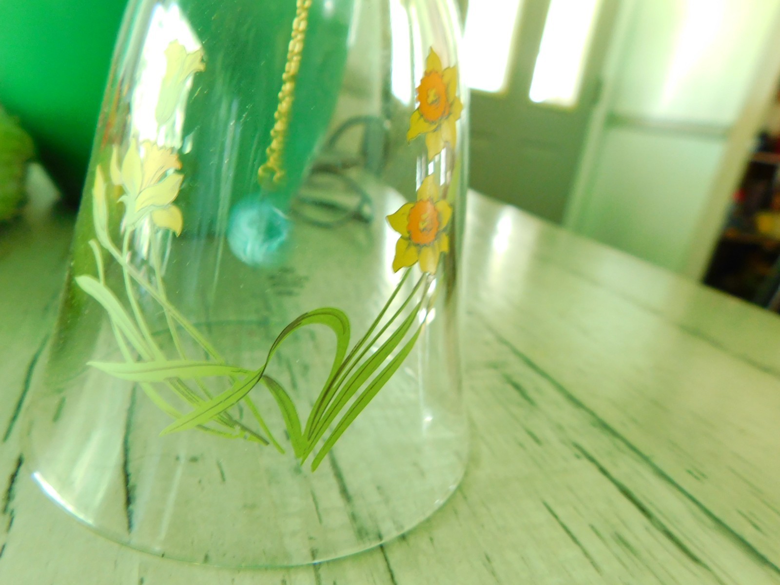 AVON 24% FULL LEAD CRYSTAL BELL WITH DAFFODIL FLOWERS