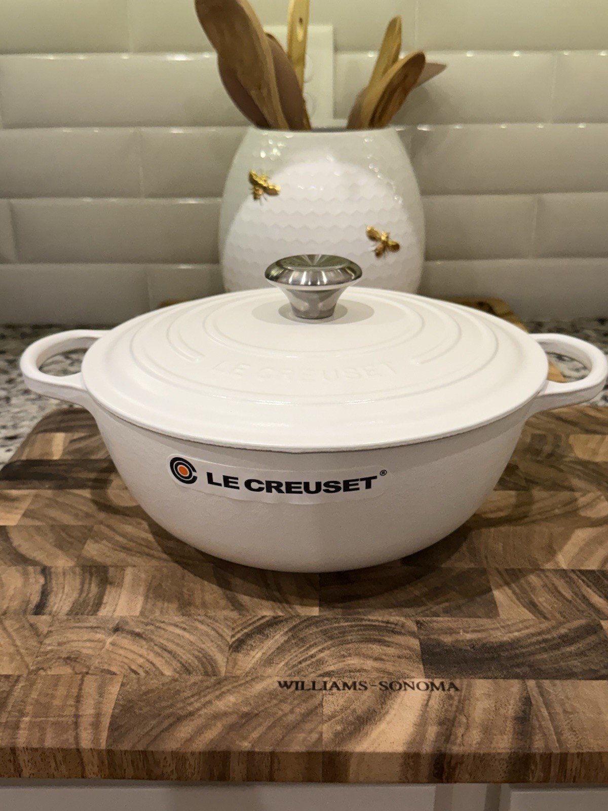 Le Creuset Enameled Cast Iron Soup Pot, 41/2-Qt. NWOB READ Le Creuset Enameled Cast Iron Soup Pot, 41/2-Qt. NWOB READ