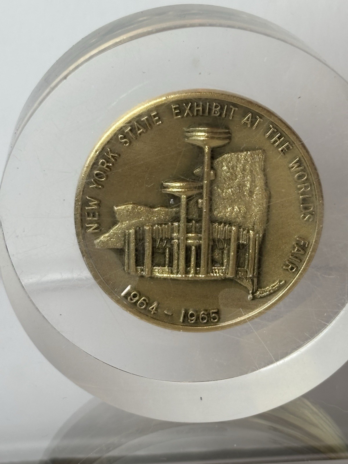 World’s Fair/1964/ New York State/ Medallion in LUCITE RARE + 2 post cards/EUC