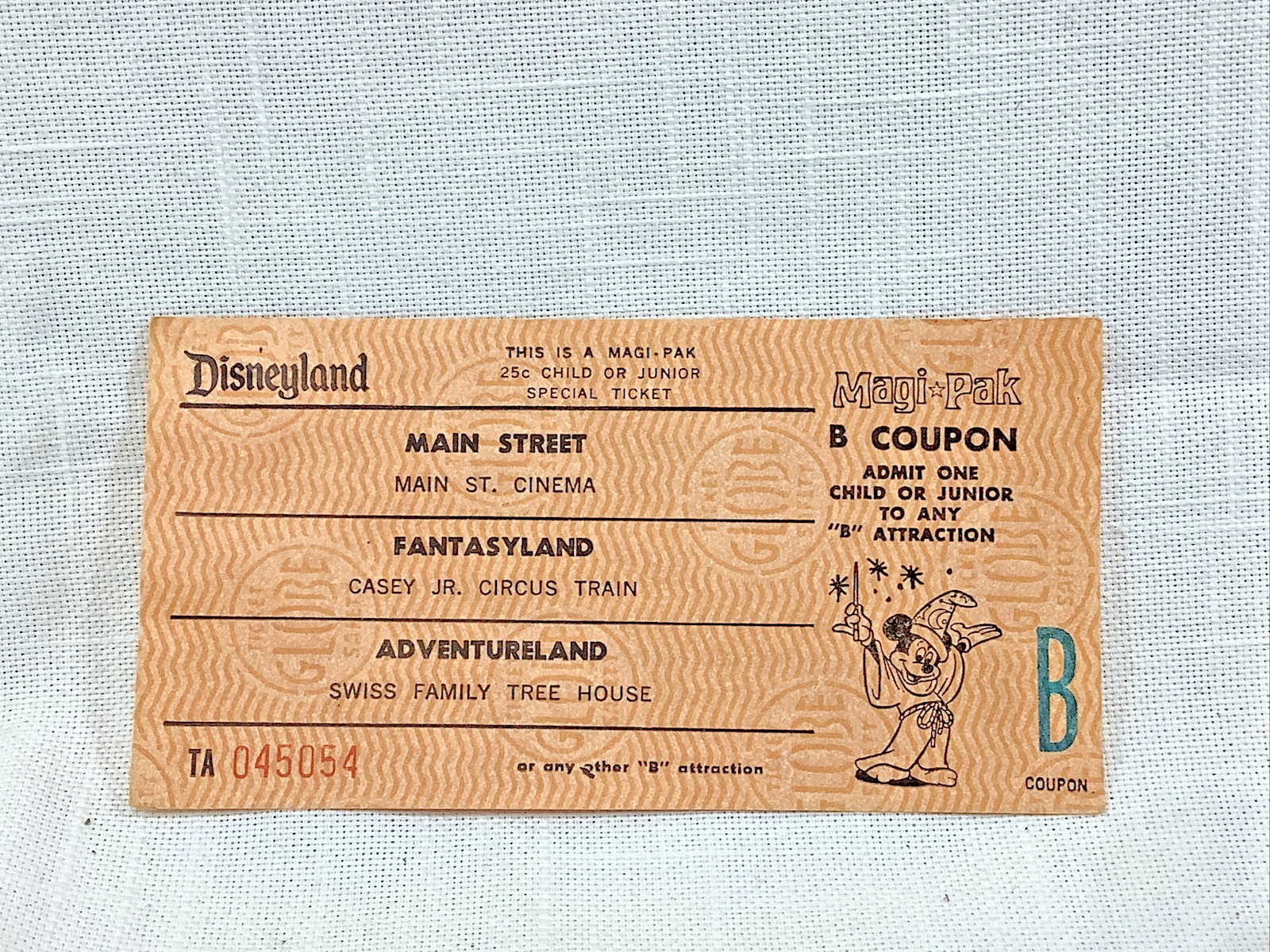 DISNEYLAND Extremely RARE VTG FROM 1960’s MAGI PAK B Ticket 1968 d2 DISNEYLAND Extremely RARE VTG FROM 1960’s MAGI PAK B Ticket 1968 d2