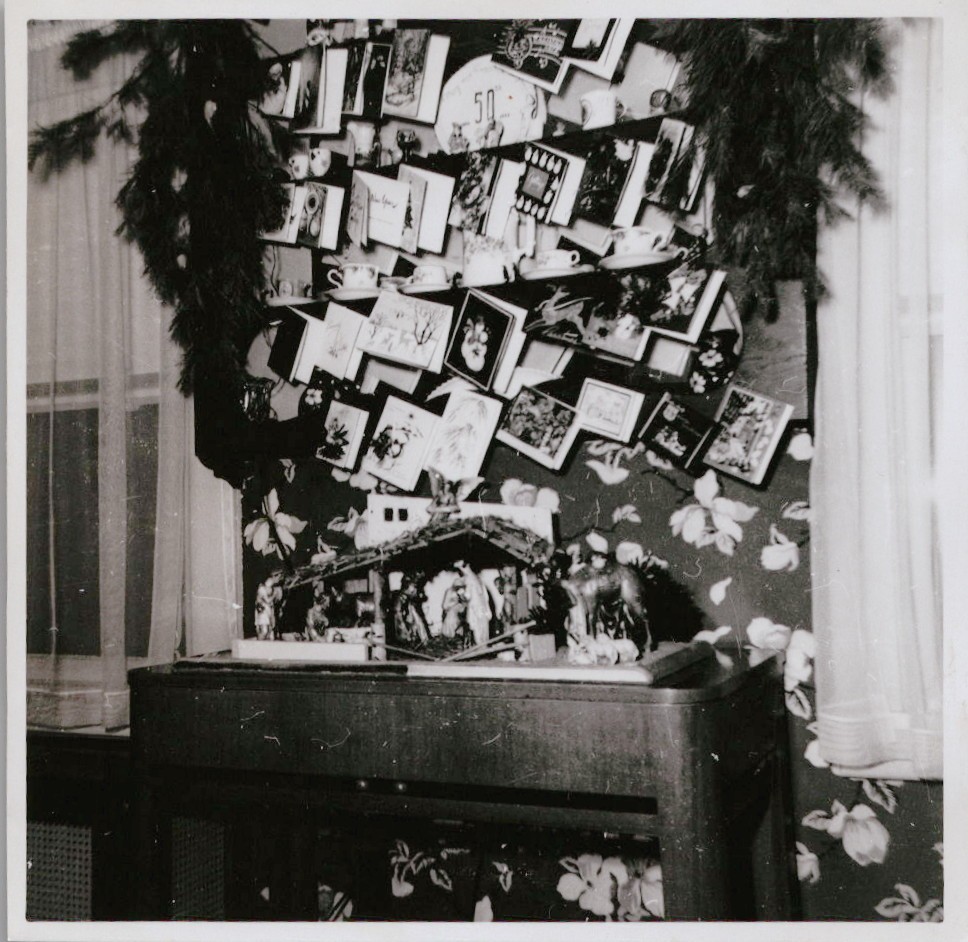 Vtg B&W Snapshot Christmas Nativity Scene & Card Display Christmas 1954