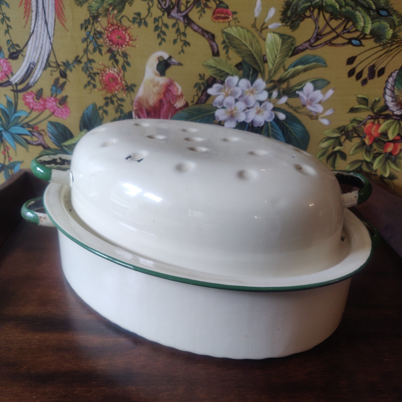 Vintage 1940s/50s enamel oval roasting tin with lovely green handles