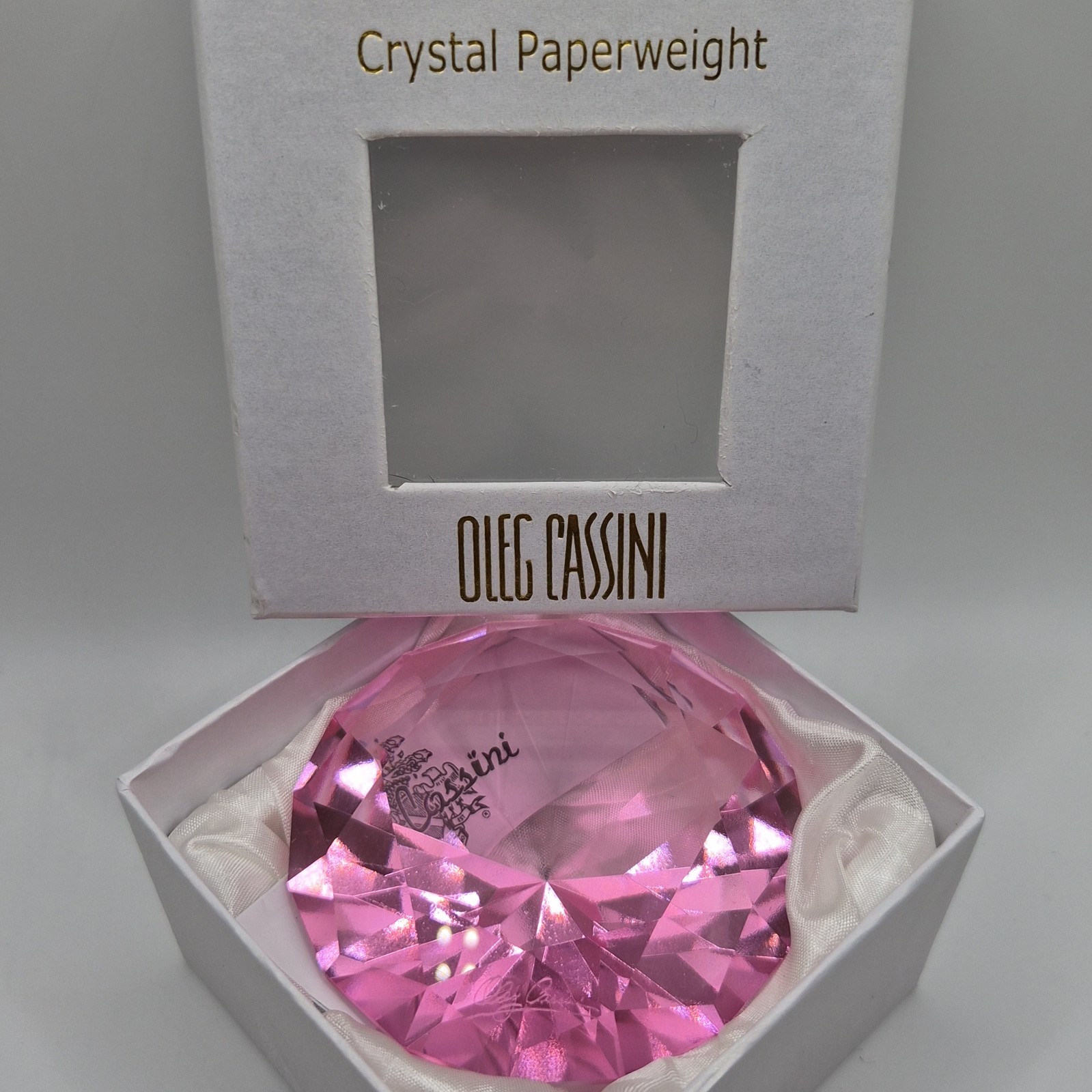 Vintage Oleg Cassini Crystal Paperweight Cut Pink Diamond Elizabeth Round Gift Vintage Oleg Cassini Crystal Paperweight Cut Pink Diamond Elizabeth Round Gift