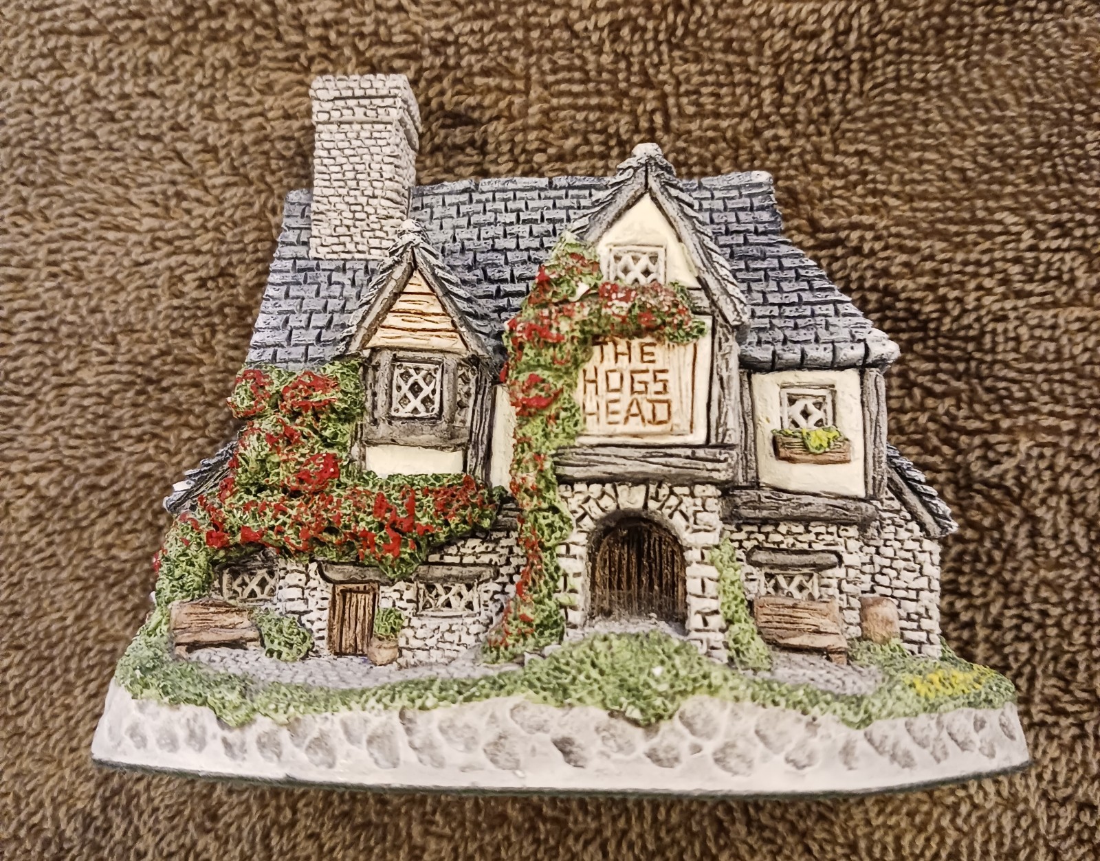 Vintage 1985 David Winter Miniature Cottage Hogs Head Beer House Collectible 