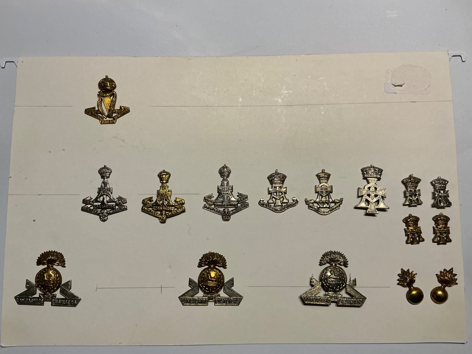 14x British Army Cap Badges Lot Green Howards Fusiliers 19th 20th C Gaunt Bent 14x British Army Cap Badges Lot Green Howards Fusiliers 19th 20th C Gaunt Bent