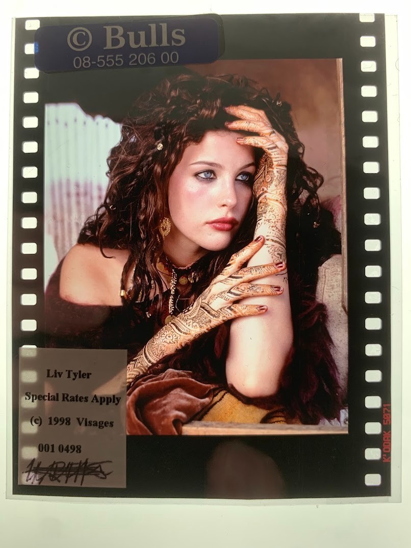 LIV TYLER  - Rare Original Press Photo Transparency by KEVIN SESSUMS 1997