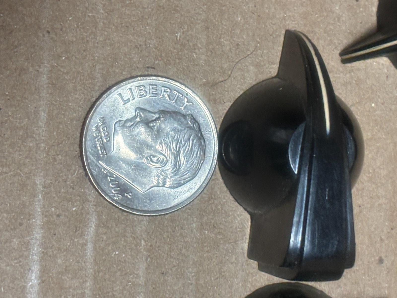 2 Vintage Brown Chicken Head Pointer Knobs Bakelite 40s-50s  Guitar Amp Tube