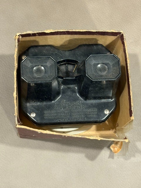 VINTAGE View Master with 28 reels VINTAGE View Master with 28 reels