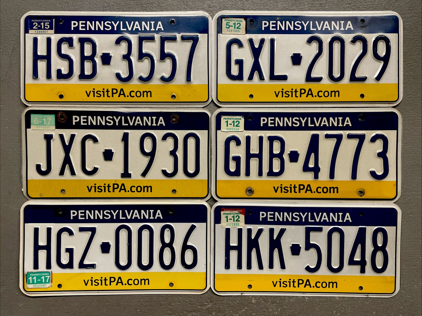ONE PENNSYLVANIA LICENSE PLATE VISITPA.COM RANDOM LETTERS/NUMBERS NOT MAP STYLE