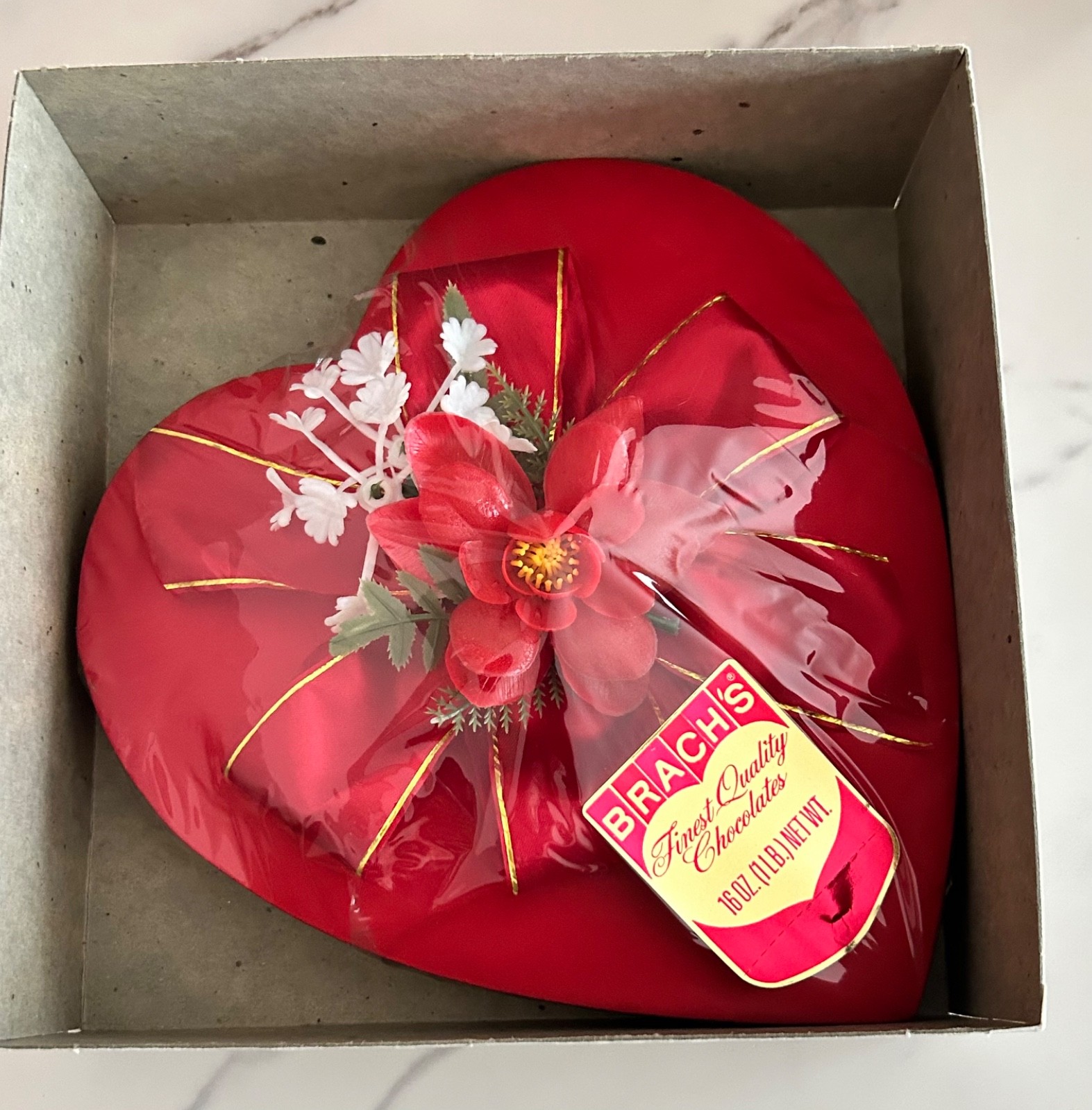 New Sealed Vtg 1982 Brachs Valentine Chocolate Box Flower Top Satin Heart w/Box New Sealed Vtg 1982 Brachs Valentine Chocolate Box Flower Top Satin Heart w/Box
