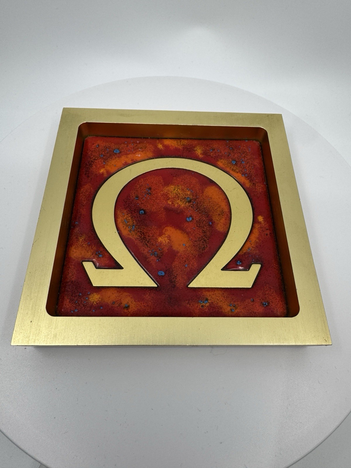 Super Rare Vintage Electronic Omega Watch Ashtray 1970s Messing ceramic