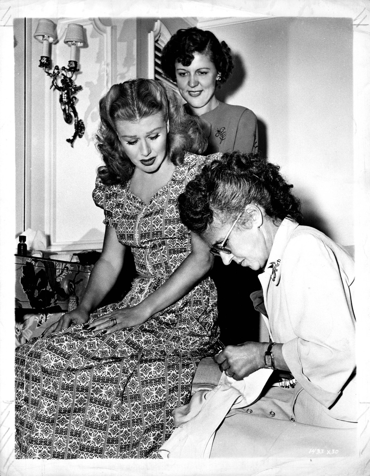 HOLLYWOOD GINGER ROGERS MAKEUP MARIE MASS BEHIND SCENES 1950s ORIG PHOTO MA77